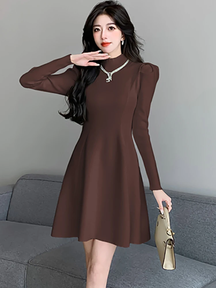 Damska czerwona dzianinowa sukienka mini z diamentowym wzorem, stójką, elegancka sukienka w kształcie litery A na jesień i zimę 2025, koreańska sukienka bodycon z długim rękawem na studniówkę.