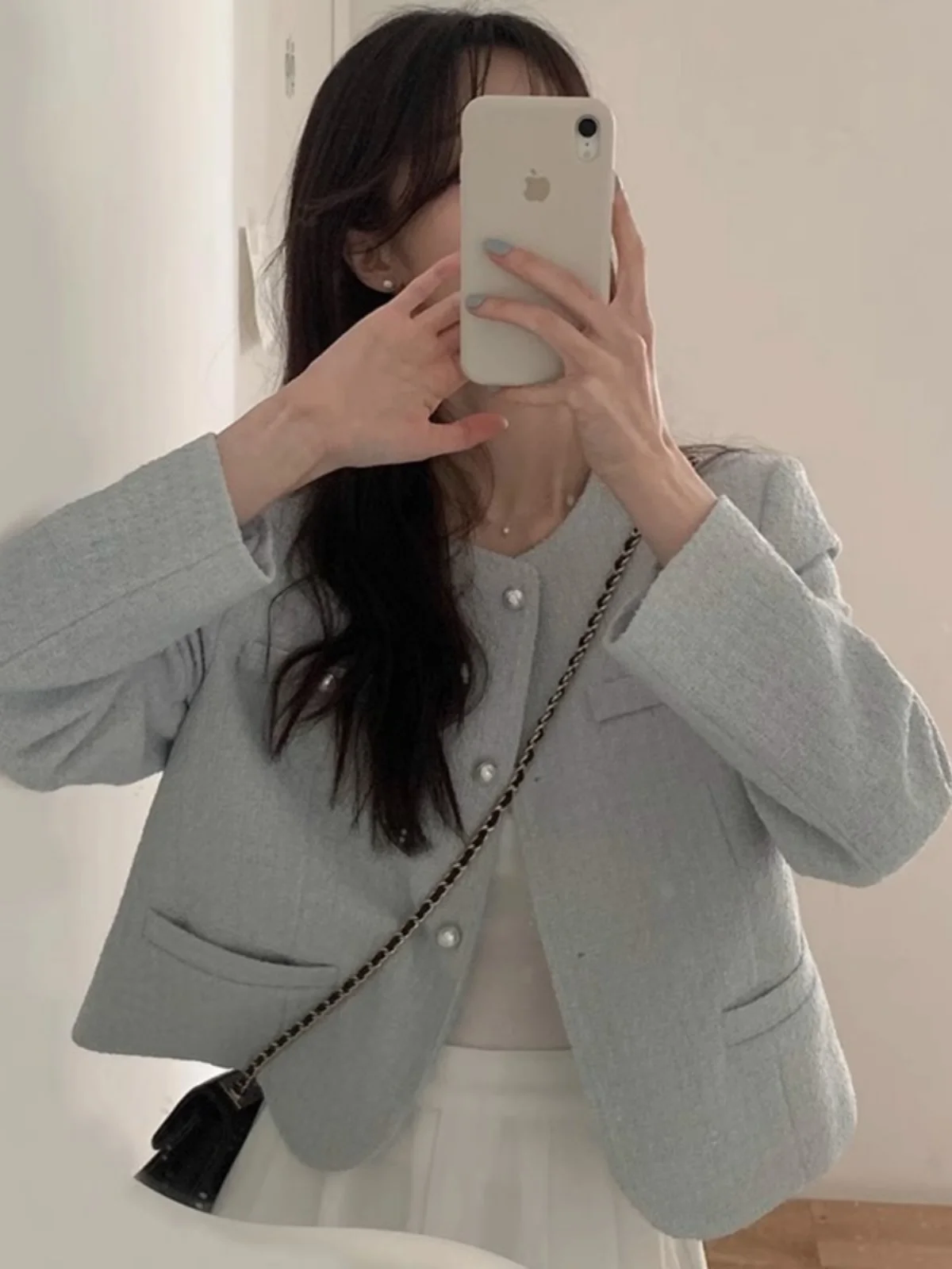 

Chic Pearl Buttoned Loose Long Sleeve round Neck Outerwear for Women Elegant French Style Short Coat Thickened Woolen Material