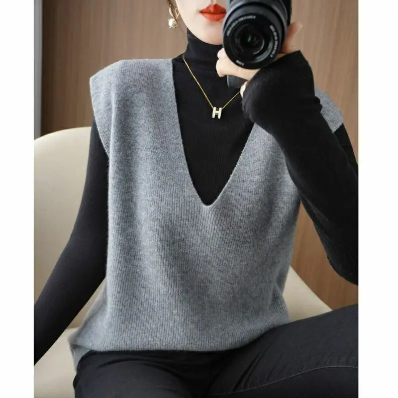 Korea Fashion Women New Knitted Sweaters Vest Spring Autumn Loose Coat Vintage V-neck Solid Casual Sleeveless Pullover Tops 2023