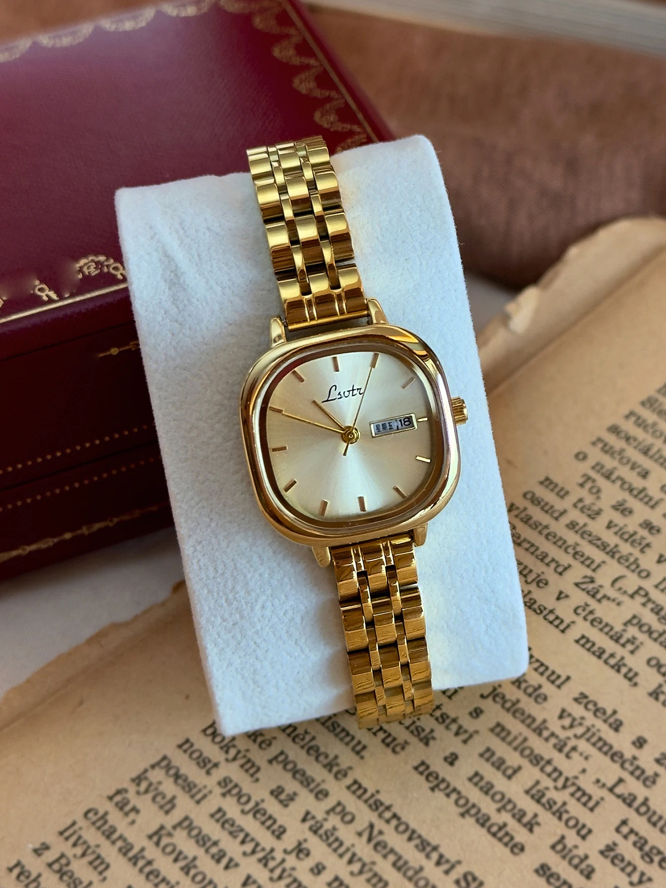 นาฬิกาข้อมือผู้หญิงโทนสีทองสไต - Vintage Fashion Watches บทวิจารณ์และราคา