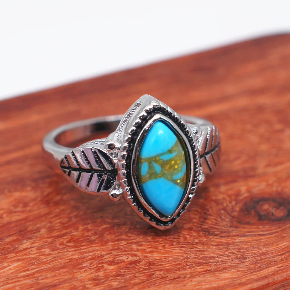 925 Sterling Silver Emerald Dyed Black Ring Vintage Turquoise Tree Leaf Ring Elegant Retro Jewelry Ideal for Special Occasions
