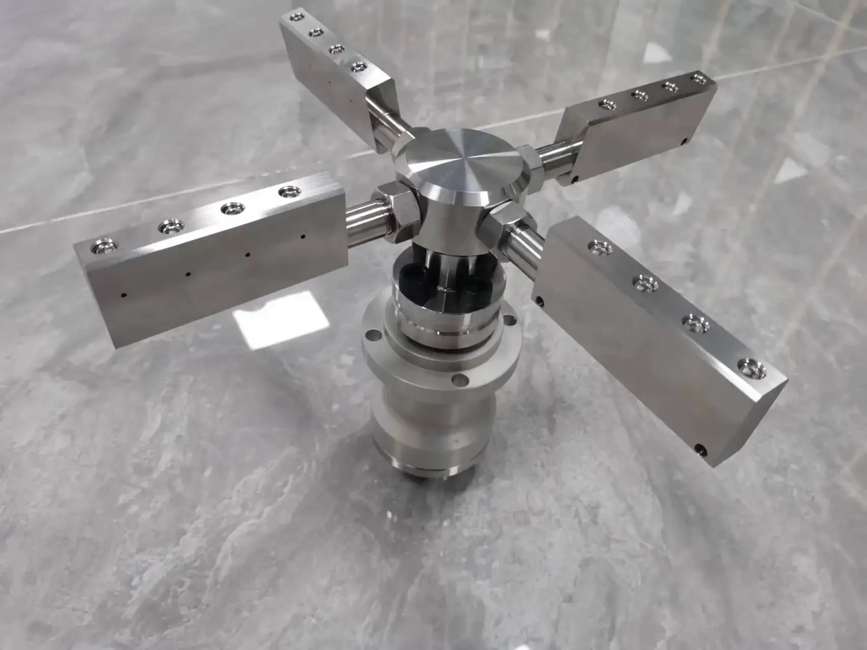 UHP Water Blast Nozzle 2800Bar Triplex Plunger Pump Hydro High Pressure Water Jet Equipment  4 Blades Rotary Nozzles