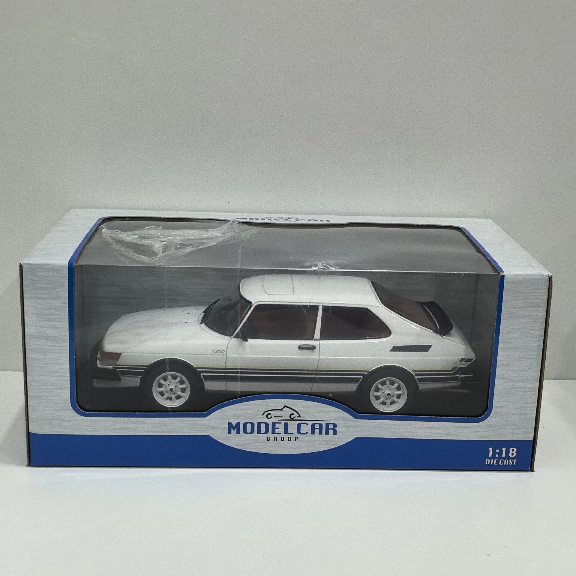 

Масштабная модель автомобиля SAAB 900 TURBO P6 из литого металла, 1:18, Diecast MCG