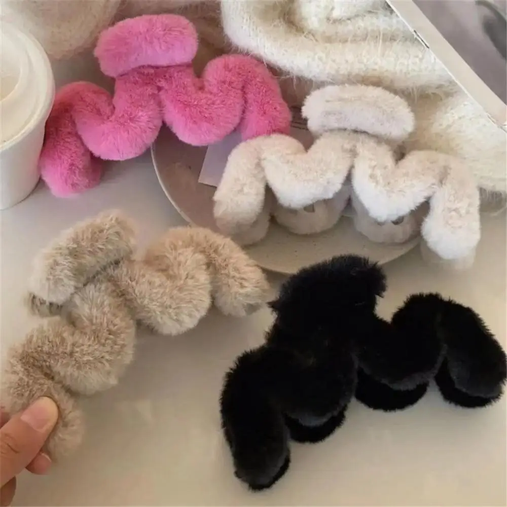 Pince à cheveux en peluche pour femmes, épingles à cheveux élégantes, vêtements de sauna colorés pour filles, pinces à cheveux en fausse fourrure, accessoires pour cheveux, hiver