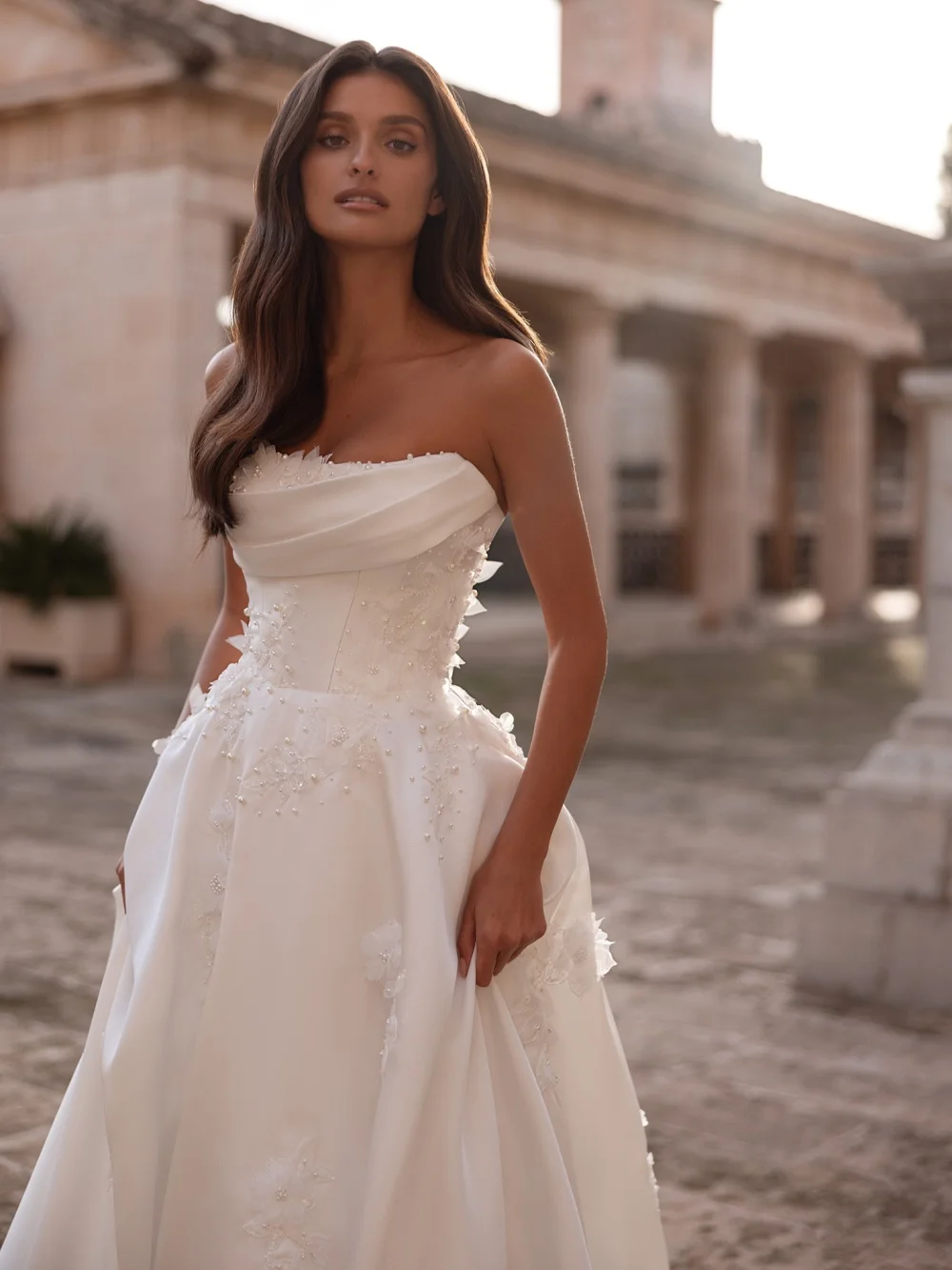 Strapless Dazzling Pearls Wedding Dress Handmade 3D Floral Satin Long Bridal Gown Customized A-line Dreamy Dresses For Bride