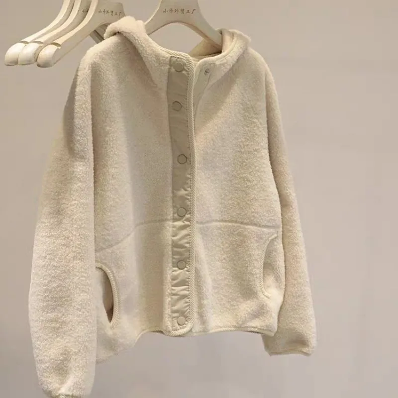 

Универсальный! Закройте глаза в свободную куртку из овечьей шерсти с капюшоном для зимнего тепло и женскую куртку из гранулированного флиса высокой плотности