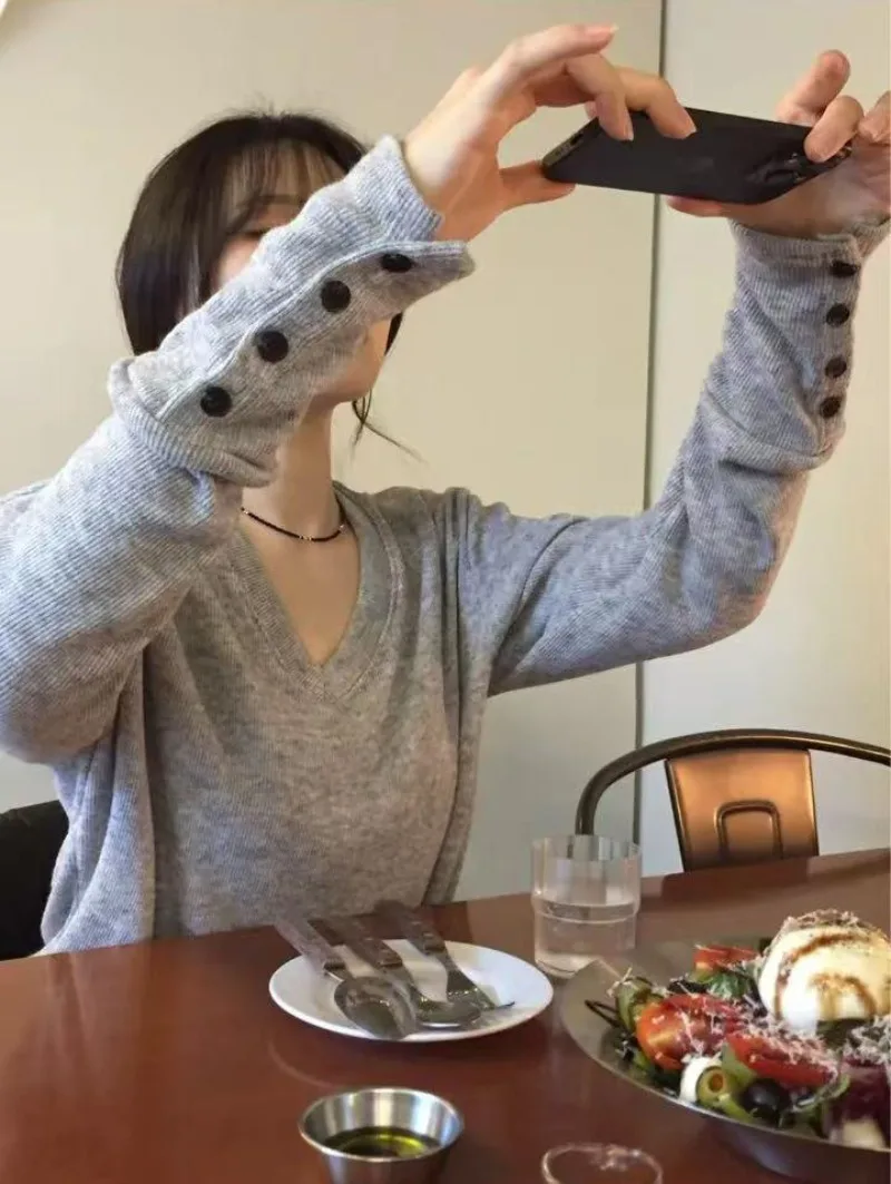 Autumn Casual Classics V Neck Button Blouse Sweaters Women New Simple Office Lady Pull Femme Pullover Korea Chic Pullover Y2k