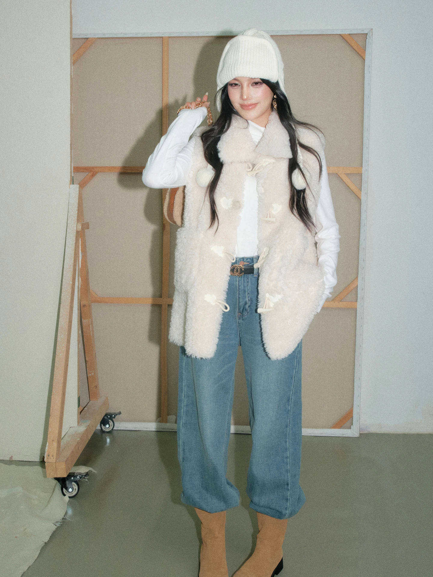 

Жилет OLIVIA DUO белый пушистый, новинка зимы 2025, теплый, с пуговицами-клевантами, женский, повседневный, однотонный, из полиэстера