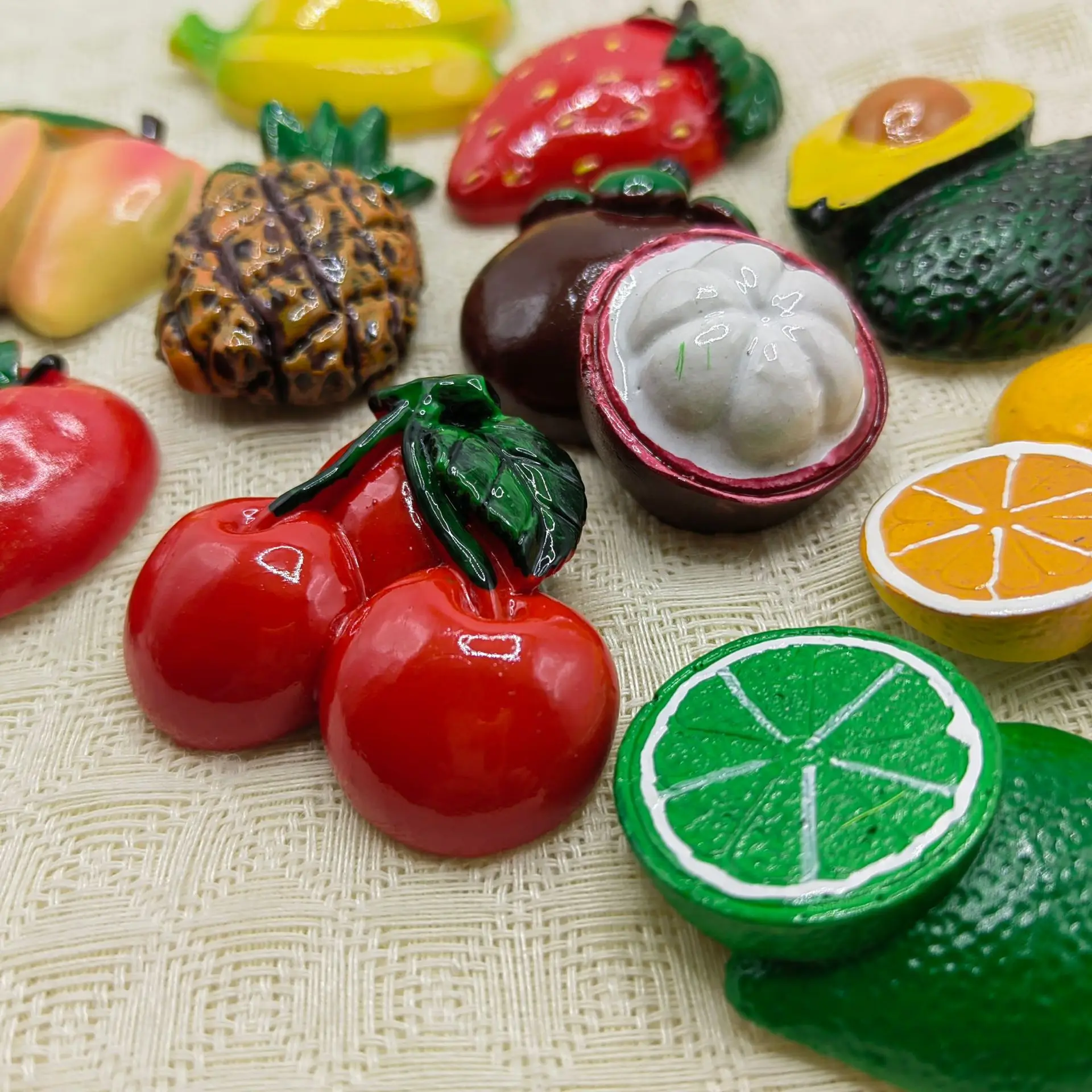 

Корейский креативный 3D-держатель для телефона в виде фруктов, складной, с сильным магнитом, настольный держатель-подставка для iPhone 17 Pro Max