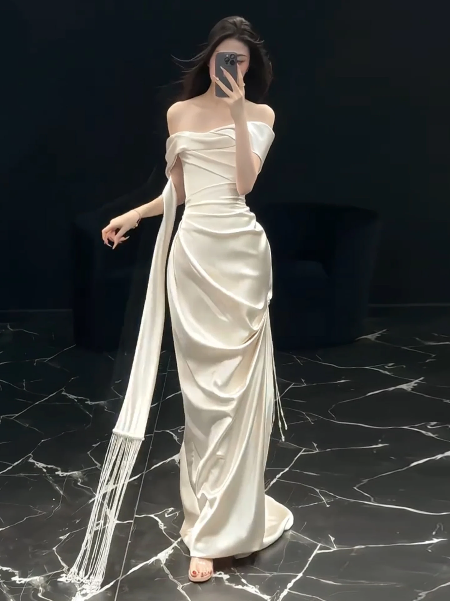 

Элегантное атласное свадебное платье с открытыми плечами для свадебного приема, цвета шампань, на заказ, для торжественных мероприятий