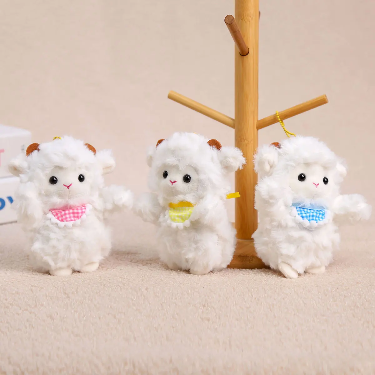 Breloczek Owieczka Bib, Urocza Mała Pluszowa Owieczka, Breloczek do Kluczy, Kreskówkowa Lalka Zwierzątko, Ozdoba do Plecaka, Breloczek, Prezent Urodzinowy