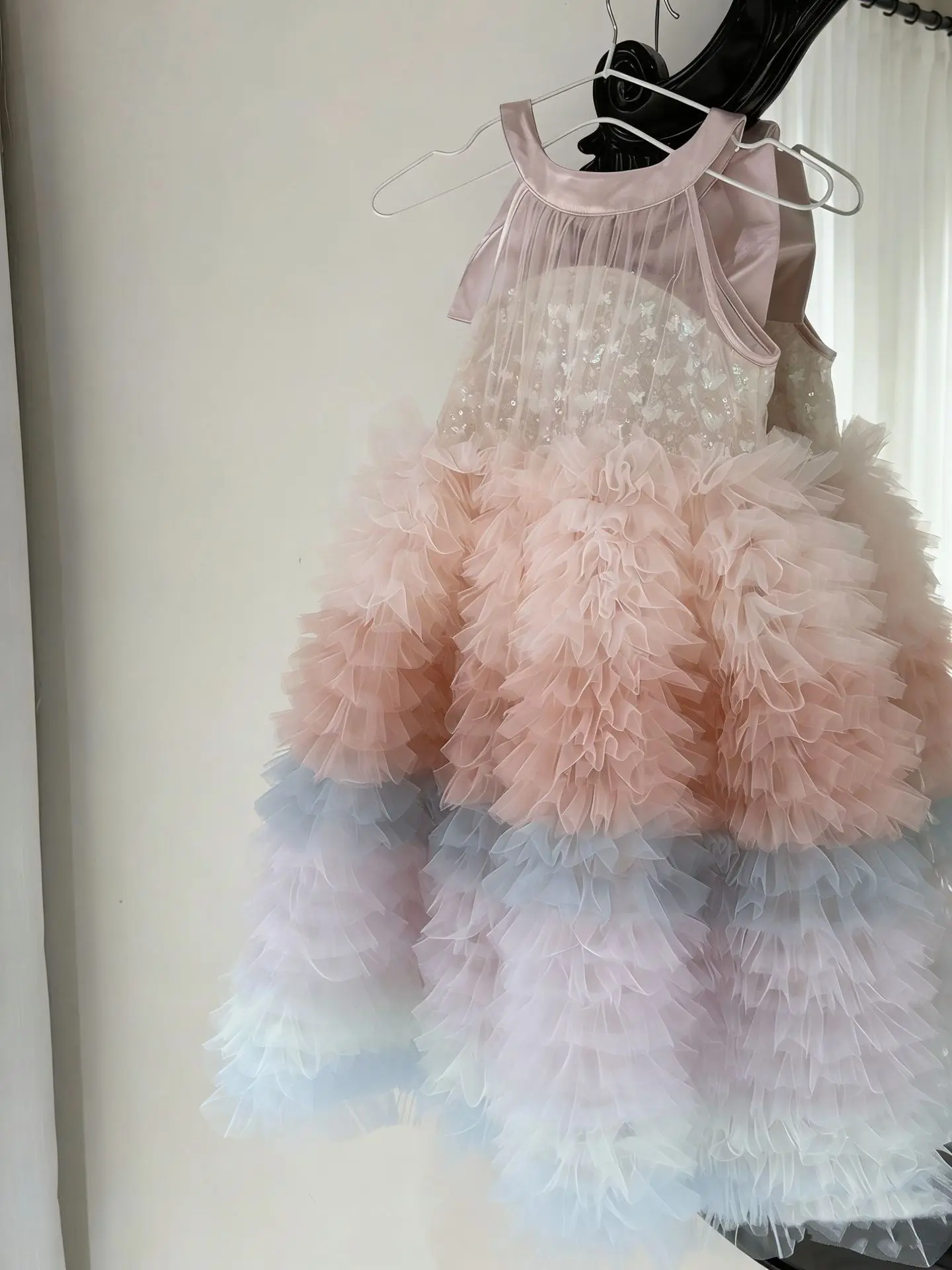 

Новое платье-туту для девочек с сетчатой юбкой, бантом на спине и цветочным декором, праздничное платье для маленьких принцесс, размеры 2-8 лет