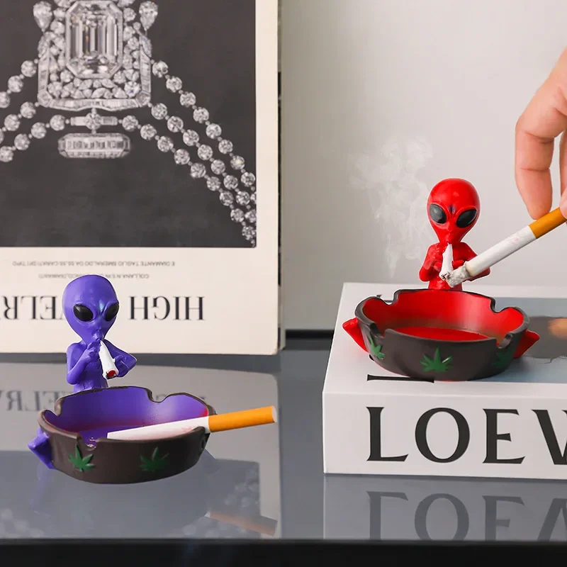 Funny Creative Martian Alien Smoking Ashtray Figure Resin Statue Collection Model Office Desktop Home Decor Ornament Adult Gifts