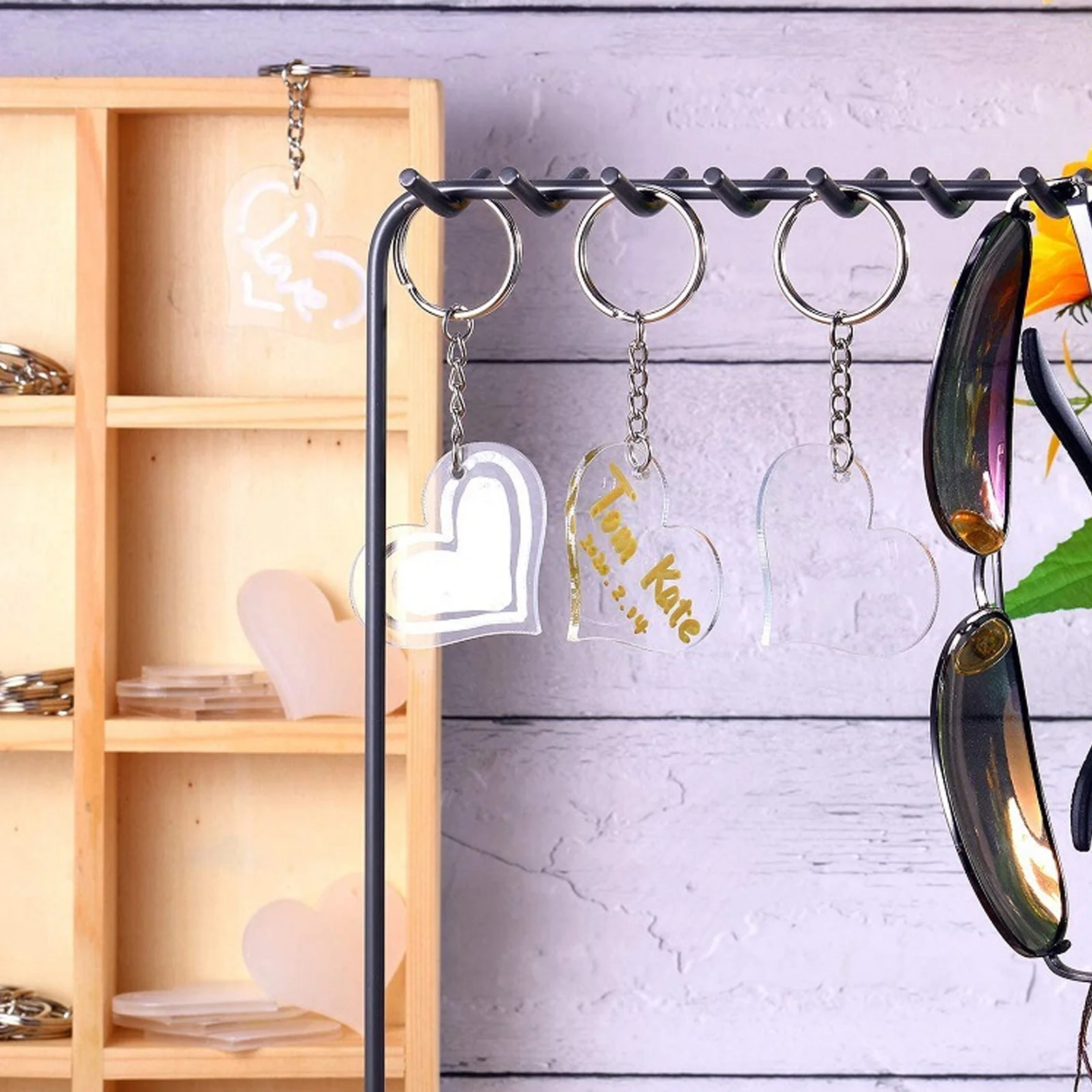 60 uds llavero acrílico en forma de corazón colgantes en blanco agujero suministros de bricolaje accesorios para decoración de llavero artesanal