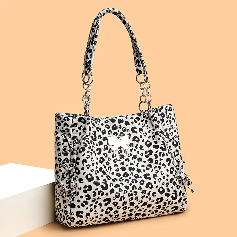 Foreign Style Casual Handbag Bag Women's 2024 Autumn New Korean Version Personalized Fashion Shoulder Bag Tote Bag image 3