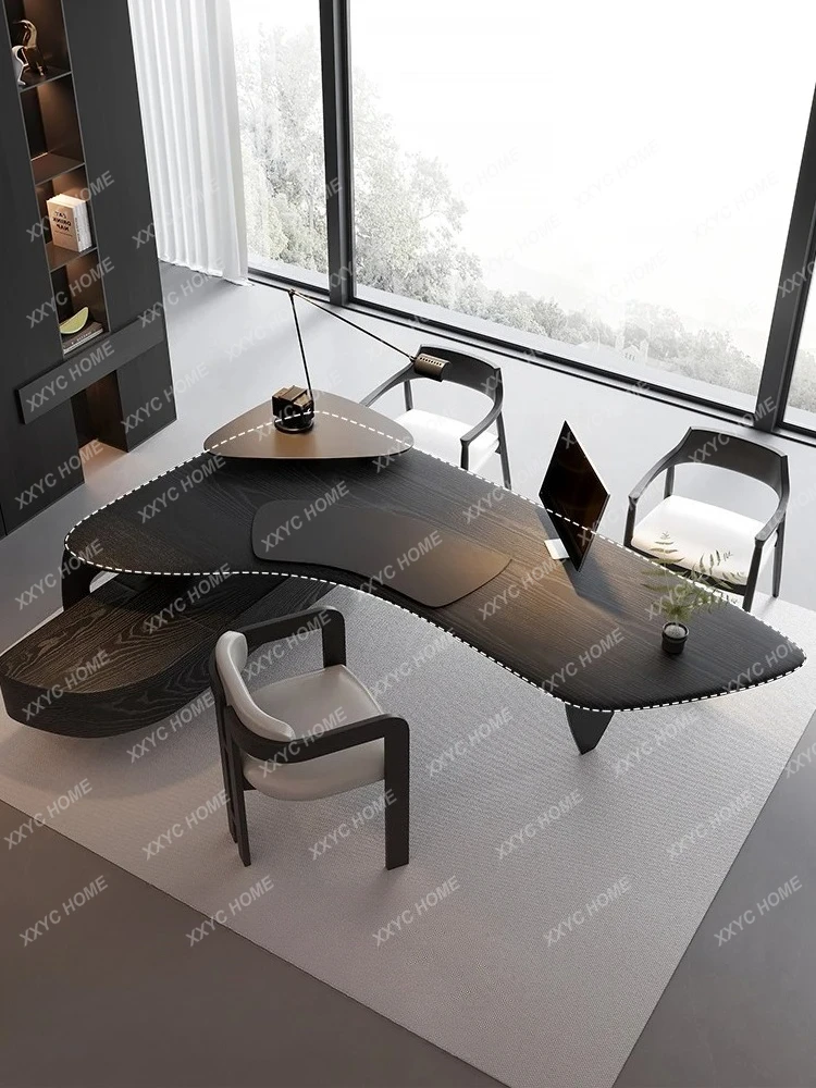 

Современный компьютерный стол из массива дерева в стиле лайт-люкс для кабинета руководителя или офиса.