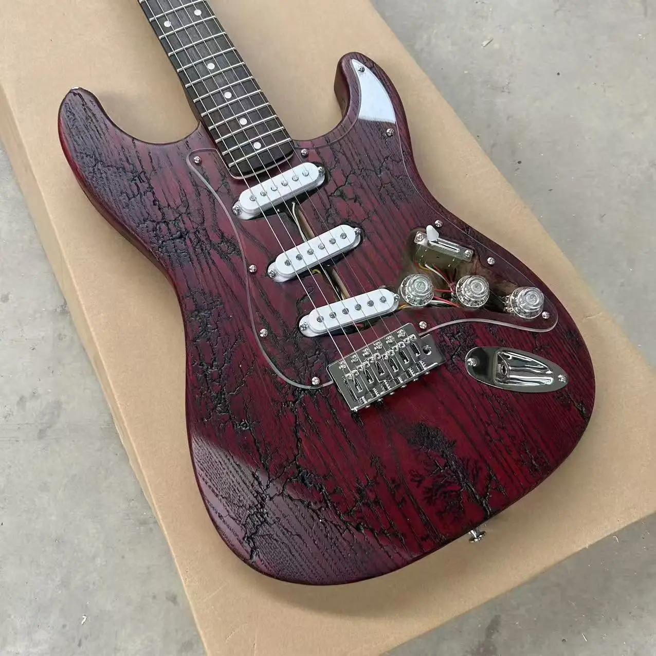 

Самая продаваемая электрогитара — дизайн Red Lightning, звукосниматели SSS, склад нас, быстрая доставка