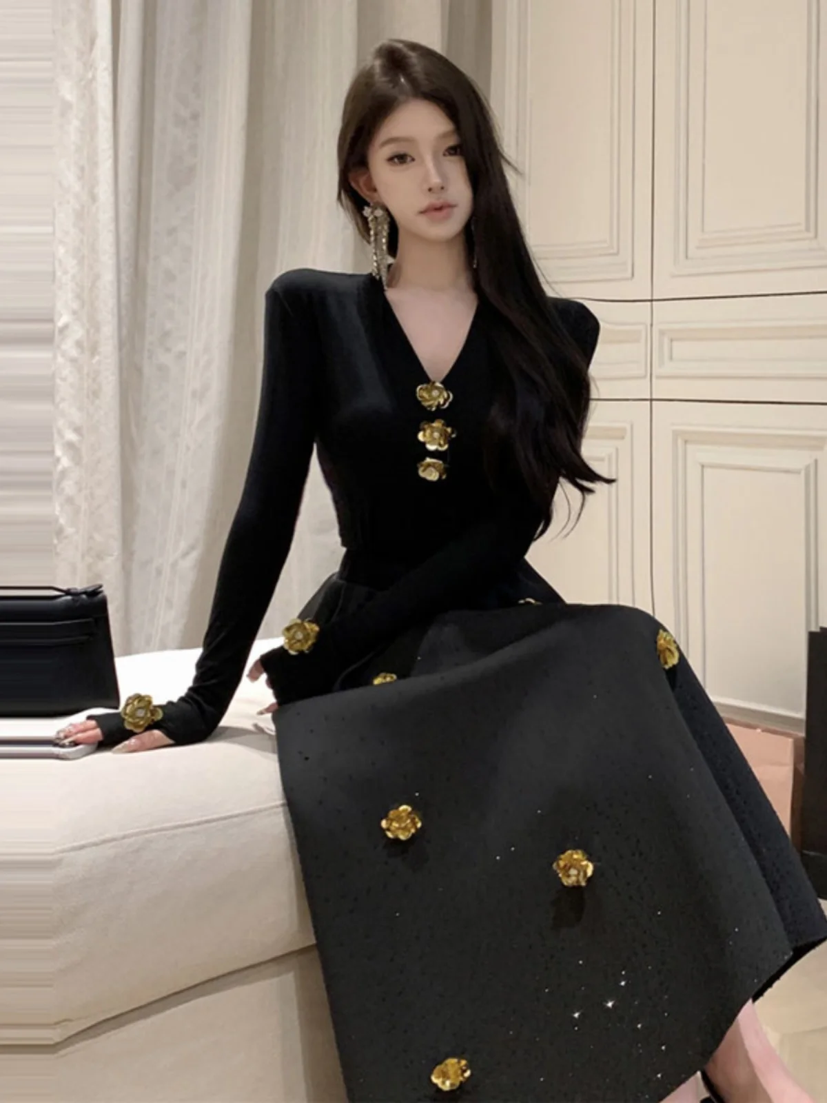 

Элегантный комплект в корейском стиле: топ с V-образным вырезом и юбка, удобный хлопковый материал, облегающий крой, универсальный модный осенний наряд.