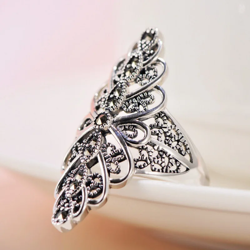 2023 New Retro and Fashionable Palace Style Hollowed Out Petal Women\'s Ring Jewelry