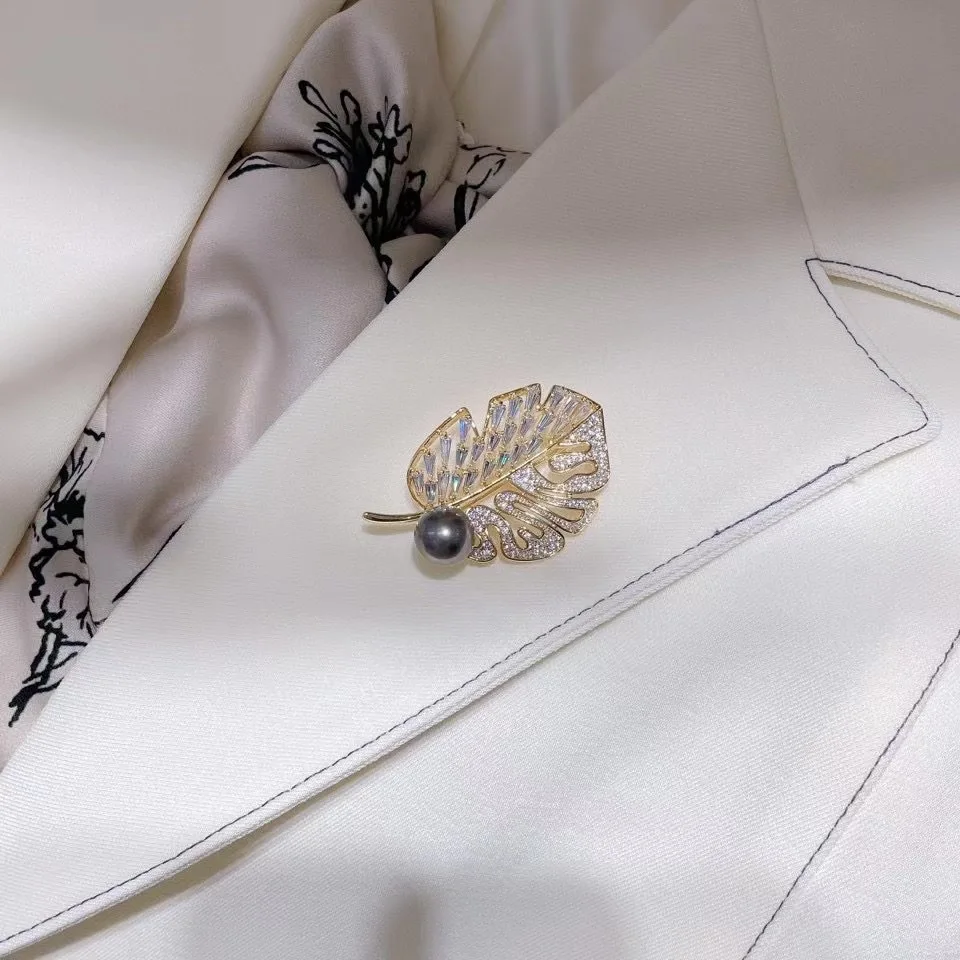 European And American Trendy Internet Celebrity Street Photograph Clothing Plant Leaf Buckle Temperament Exquisite Light Luxury