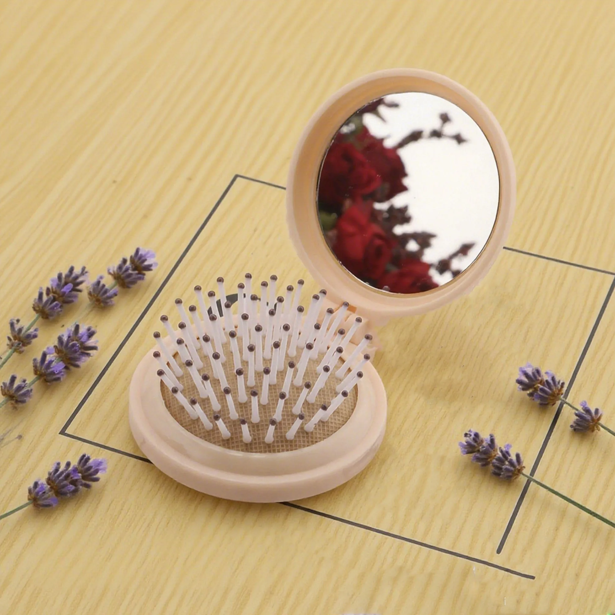 Personalisieren Sie den 26 Buchstaben-Hochzeits-Exklusiv-Blumen-Minikamm mit Spiegel, praktischer Mini-Luftkissenkamm für Mädchen, zusammenklappbarer Airbag-Kamm