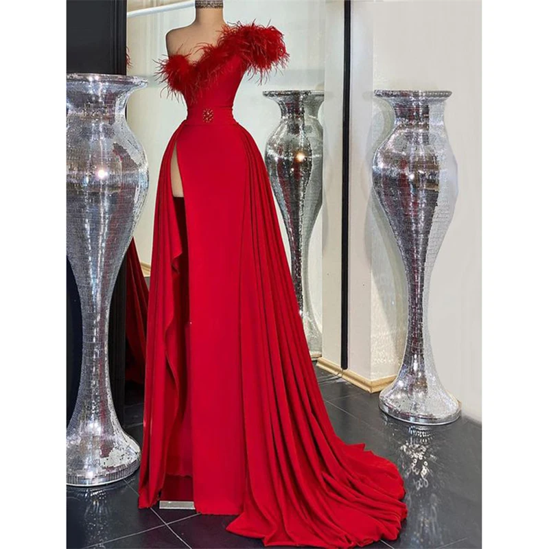 

Formal Red Evening Dress Sleeveless High Slit Sexy Prom Gown Strapless Feathers Chapel Train Formal Dresses Pretty Women Vestido