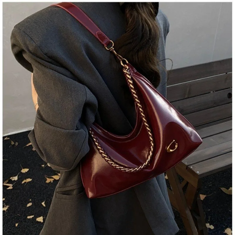 

Luxury Ladies Crossbody-Bag Made Of Fine Leather Boasting High-End Paris Vintage Stylish Daily Style​