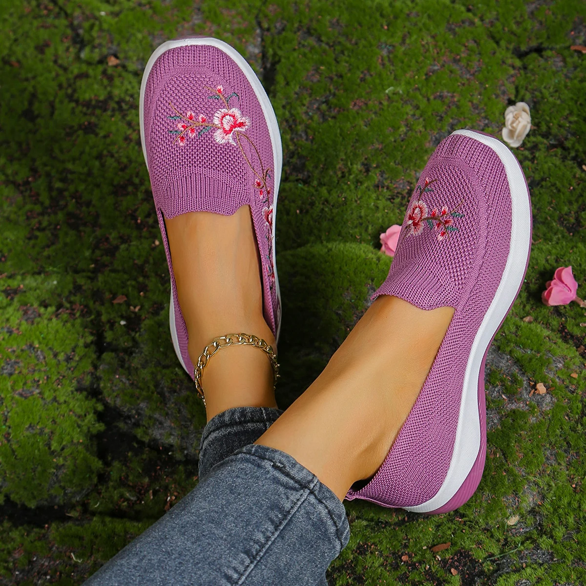 Summer hot selling fly woven breathable flat bottom mom spring summer old Beijing cloth shoes women retro ethnic style embroider