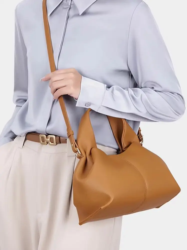 

2025 Luxury Fashion Cloud Tote European Style Premium Commuter Shoulder Bag Simple Handbag Retro Exquisite Crossbody Bag