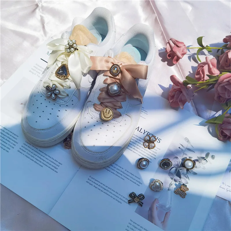 Shoe Charm Vintage Luxury Pearl Rhinestone Crystal Buckle for Sneakers Premium Elegant Lace Decoration Daily Wear Lightweight