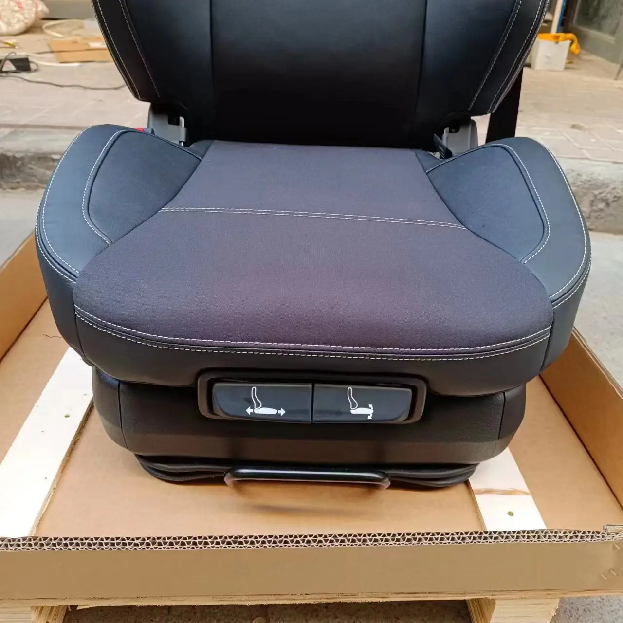 Customize High Quality Truck Driver Seat Massage Chair Bus Driver Lusus Seat With Shock Aborber Universal Parts