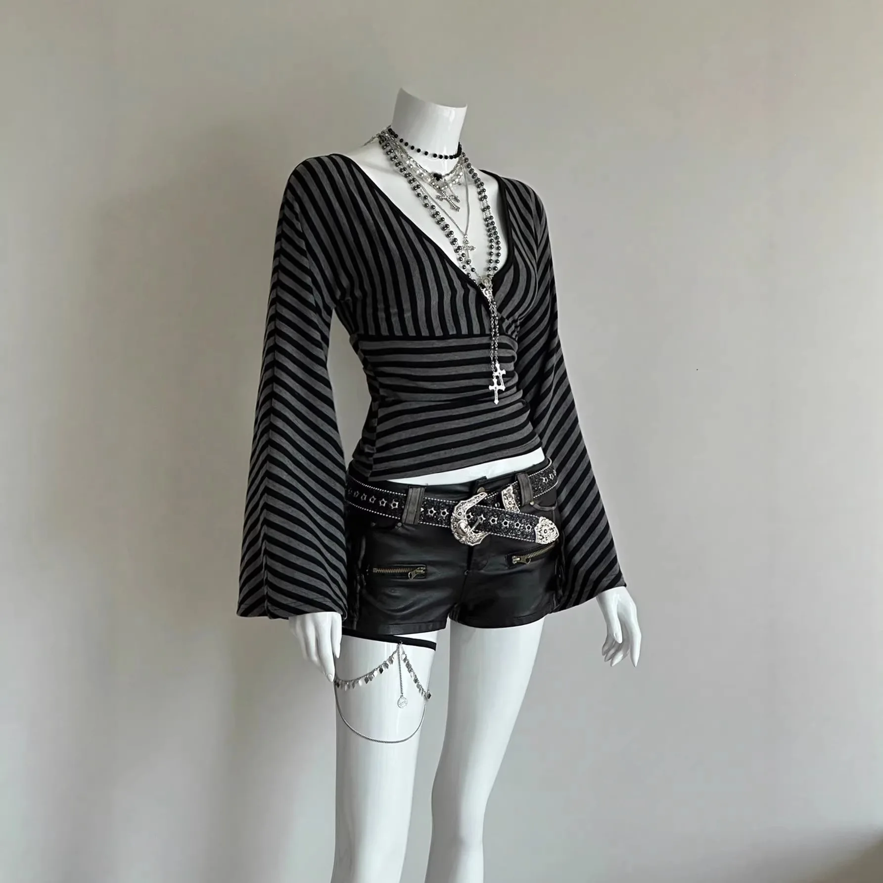 2000s Dark sweet style striped print Sexy V-neck cross pleated long sleeved micro trumpet sleeve slim fit spicy girl T-shirts