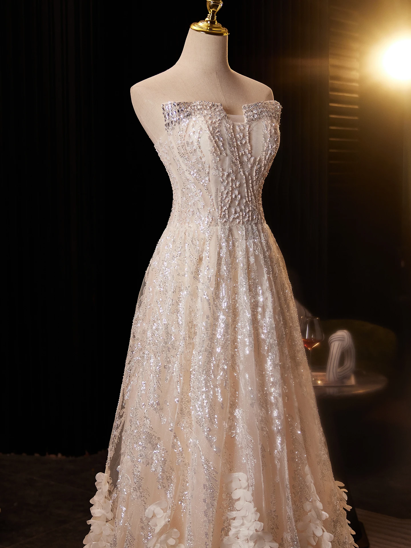 L & P DQL ستوديو فستان سهرة رائع الشمبانيا فساتين لحضور الحفلات الموسيقية بدون حمالات الزهور الصناعية الكبرى الديكور الساطع الترتر فستان الحفلات