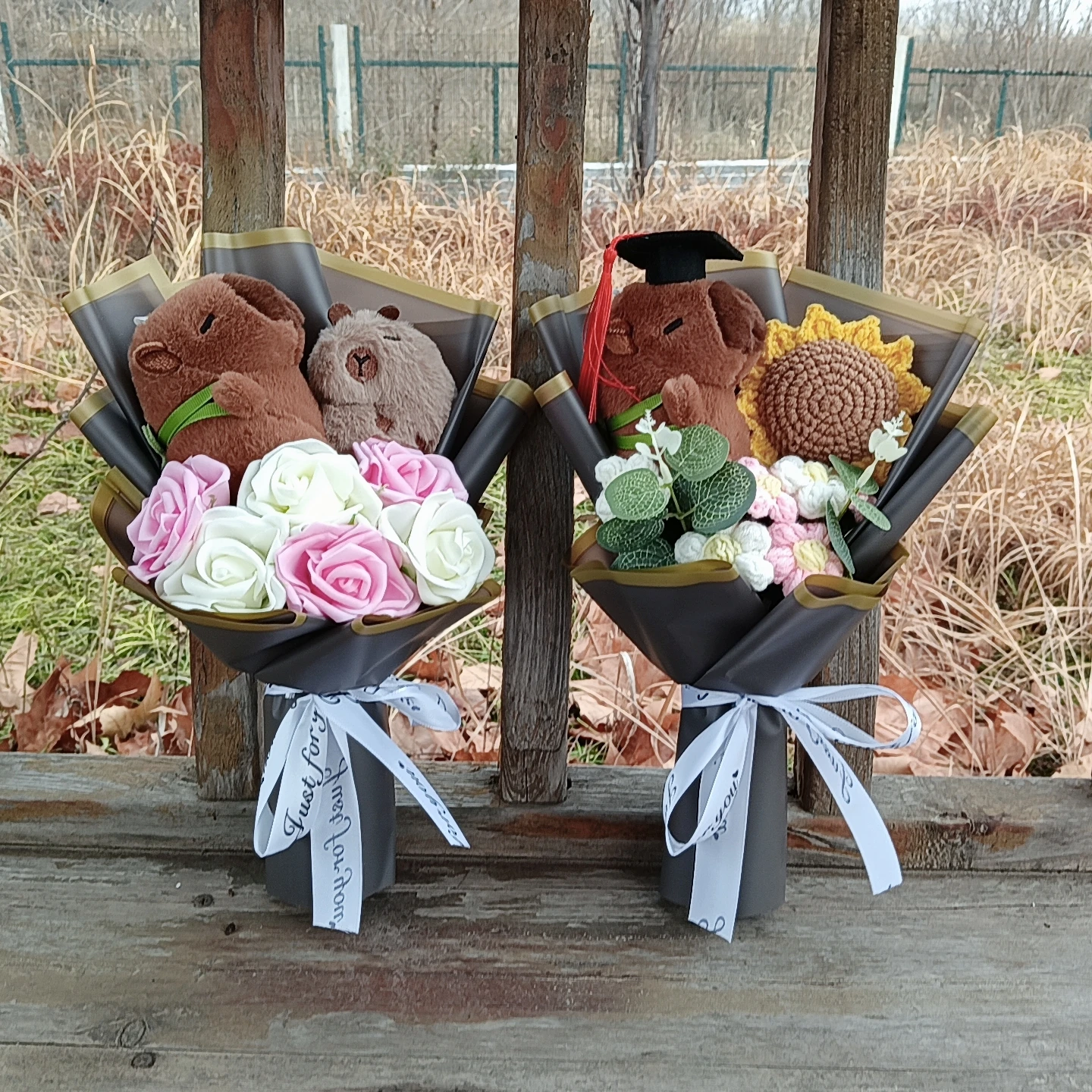 Graduation Capybara with Rose Bouquet Anime Simulation Capibara Fluffty Doll Valentine's Day Birthday Christmas Graduation Gift