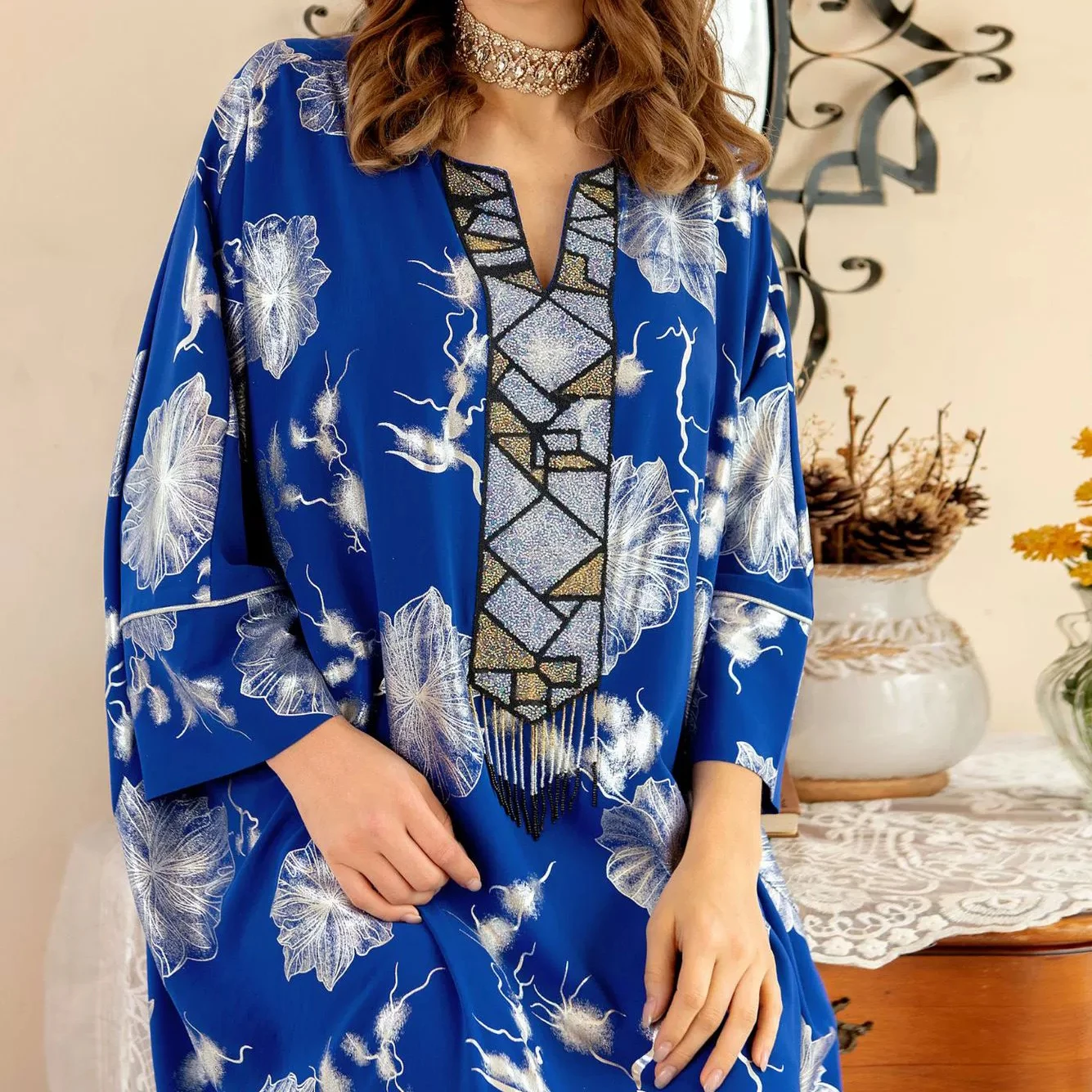 Sommerblaues europäisches und amerikanisches muslimisches Heißpräge-Blumenperlenkleid mit hängendem Bart im Ethno-Stil-GZXX654