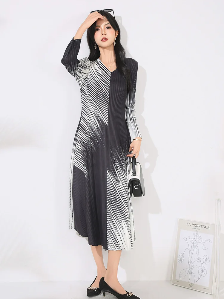 

Elegant Printing Big Swing Dresses Spring Women Long Sleeve V Neck Pleated Dress Autumn High Waist Pullover Knee Length Dress