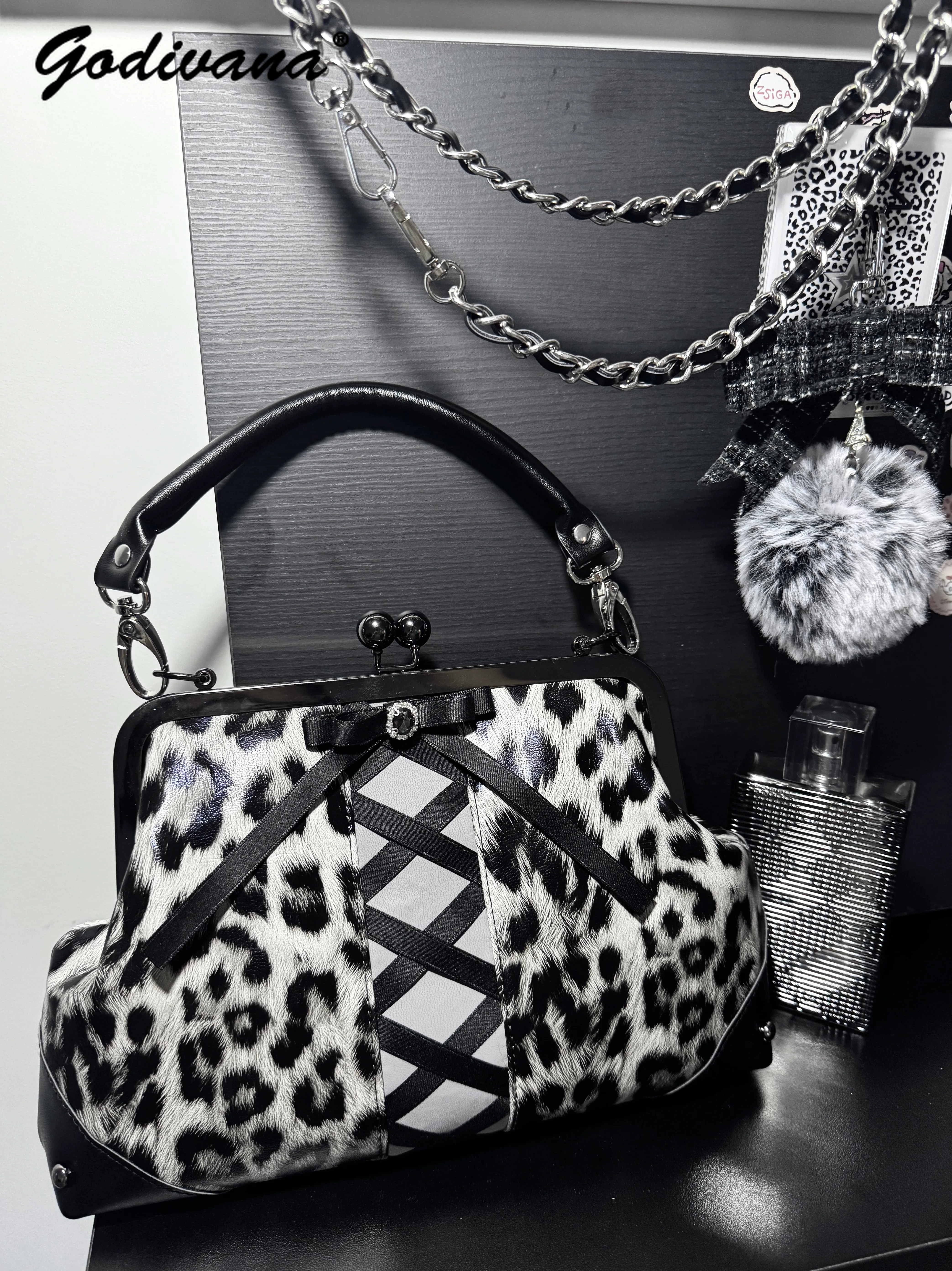 Vintage Hime‑Gyaru Kiss‑Lock Handbag Original Patent Leather Leopard Print Chain Strap Niche Daily Shoulder Purse for Girls