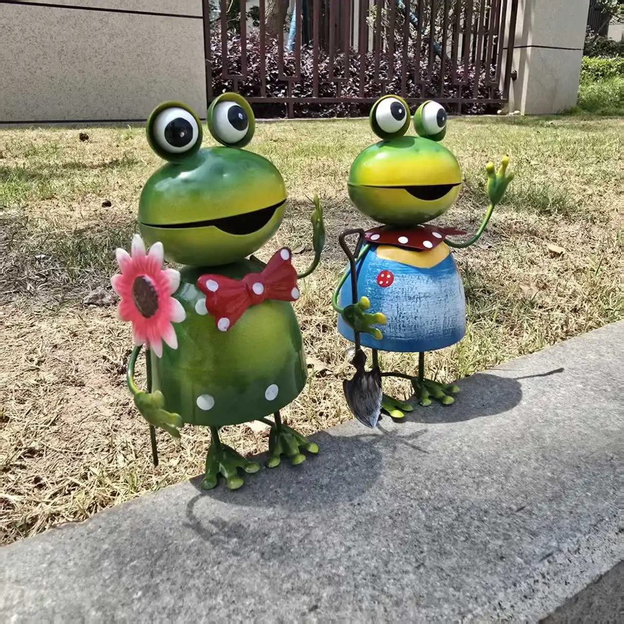 

Cute frog outdoor decoration ornament crafts metal iron art home decoration balcony garden courtyard lawn