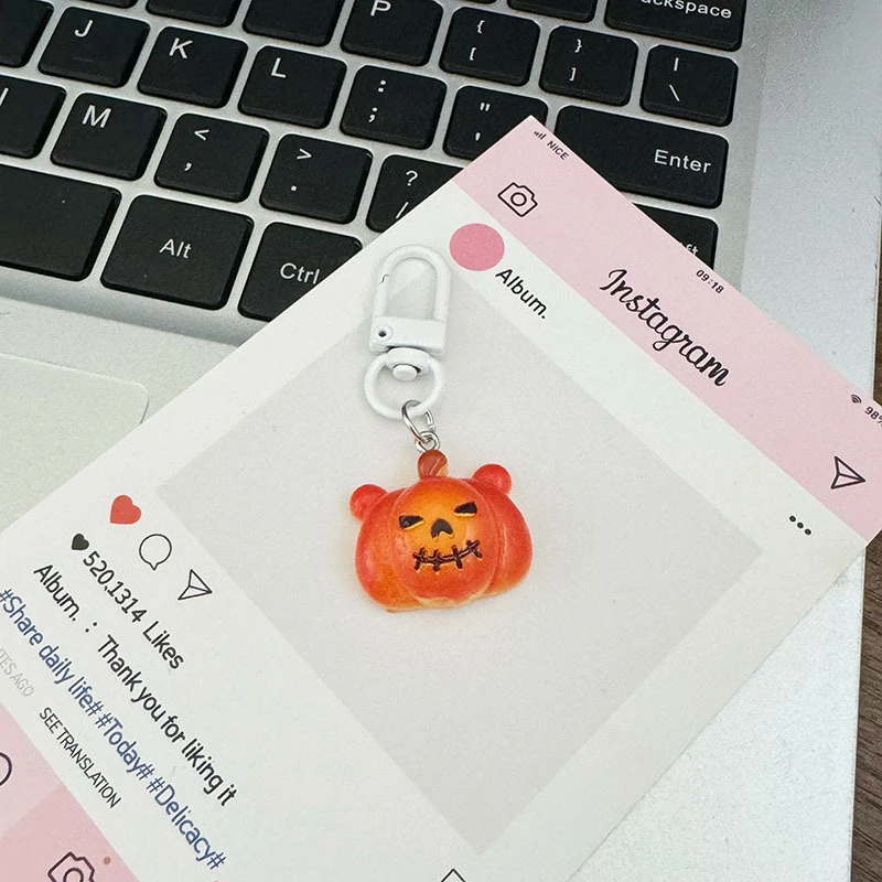 Llavero divertido de Halloween, accesorio de resina de dibujos animados, perfecto para llaves de coche, mochilas, calabaza de moda, regalo de fiesta de Halloween, nuevo