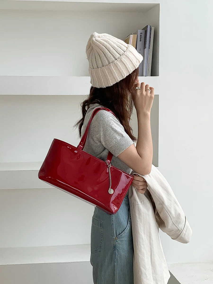 Women Lacquer Leather Shiny Surface Handbag Large Capacity Red Shoulder Underarm Bag New Fashion Simple Style Solid Tote Bag