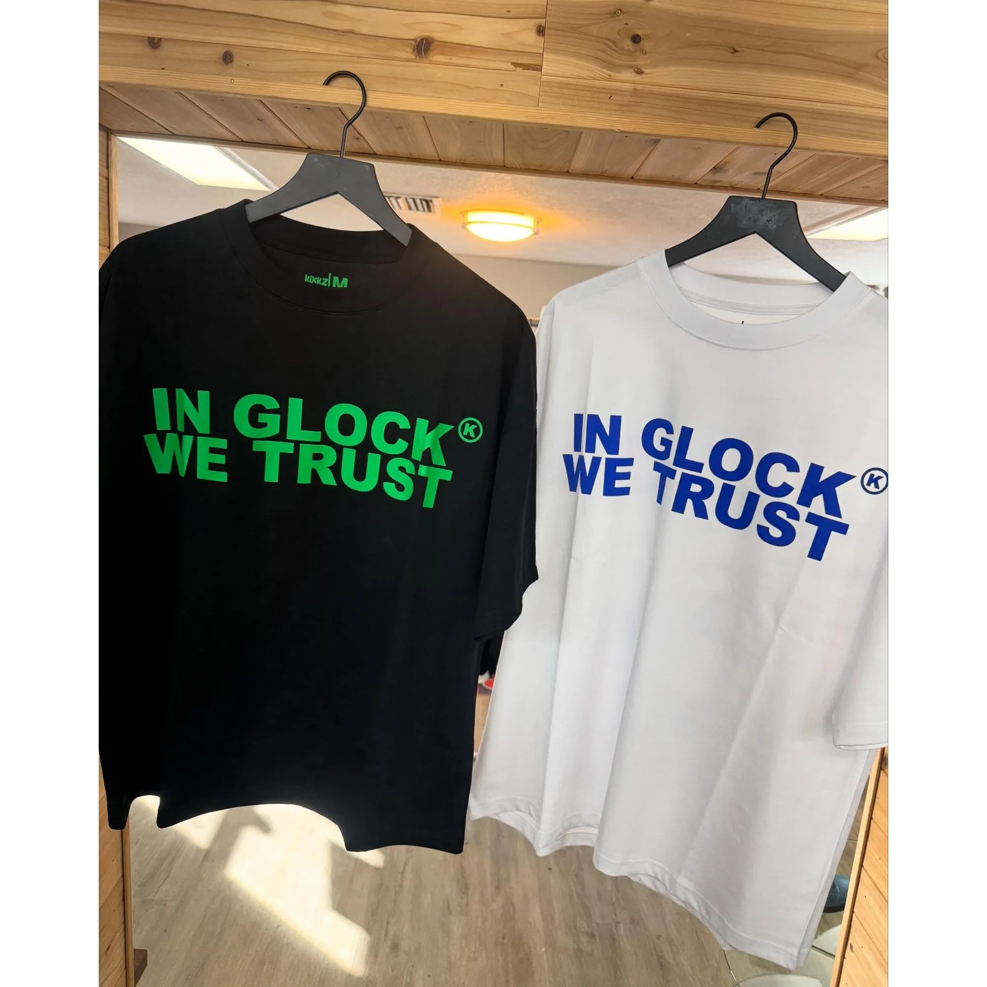 Kixkz موضة العلامة التجارية الرجال تي شيرت في غلوك نحن نثق رسالة مطبوعة قصيرة الأكمام المتضخم القطن تي شيرت للنساء بلايز تيز #2