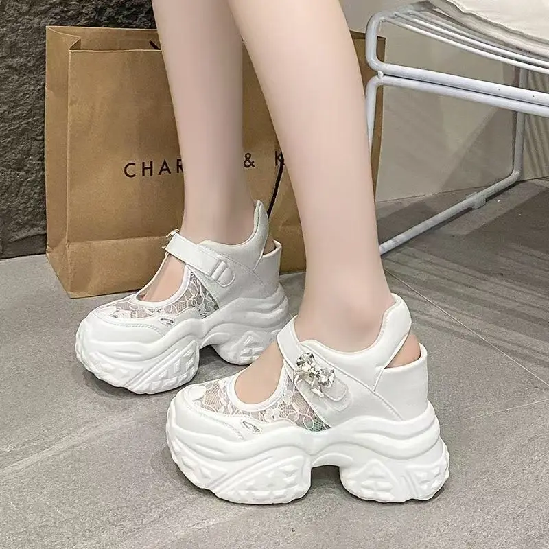 Nuovi sandali sportivi da donna estivi 2025 moda antiscivolo morbidi e traspiranti scarpe con plateau spesse 11CM tacchi sandali comodi di tendenza