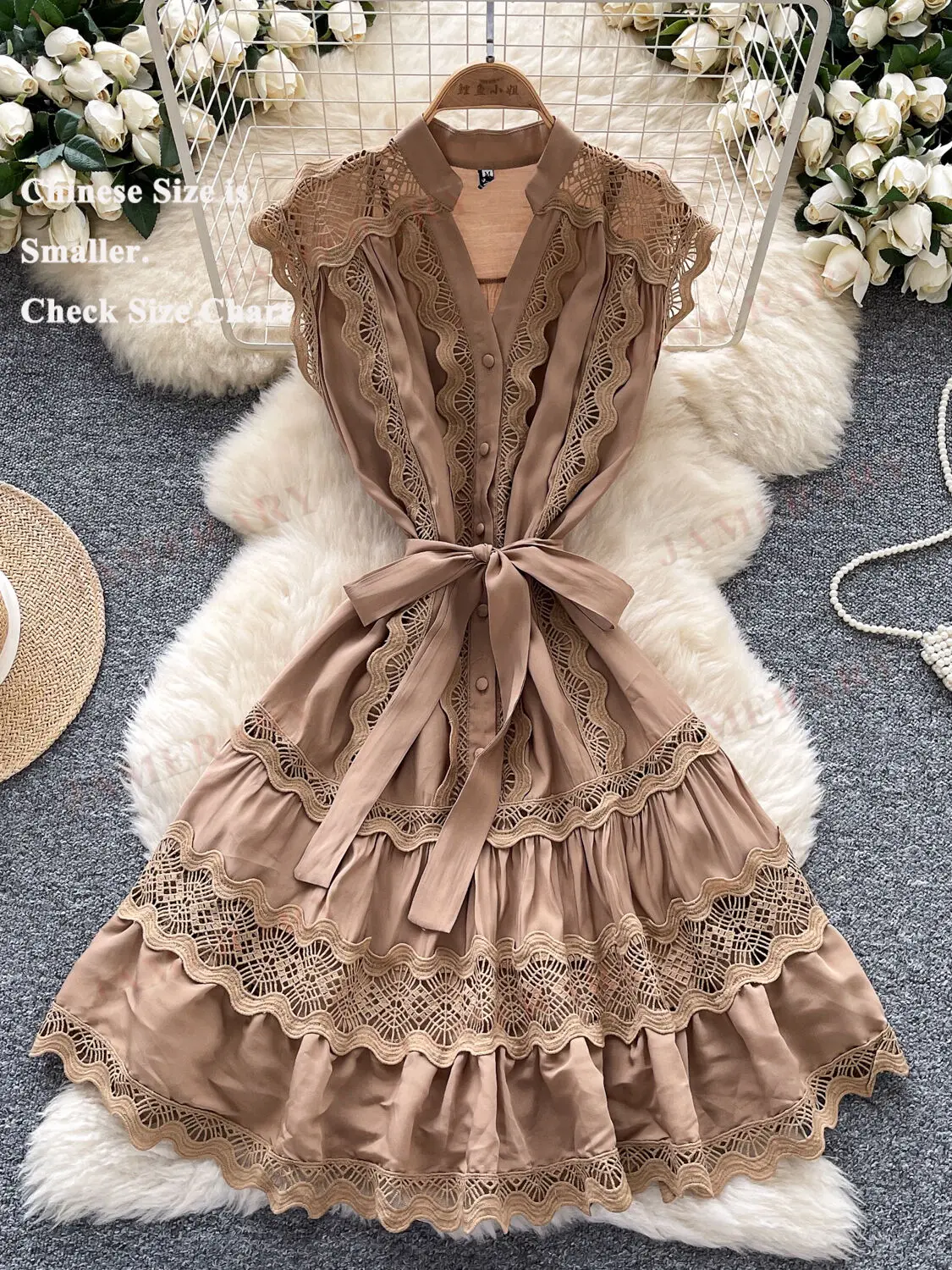 라이트 럭셔리 여름 홀터넥 숏 드레스 셔츠 여성 메쉬 크로셰 레이스업 벨트 무릎 길이 A라인 루즈핏 큰 사이즈 파티 드레스