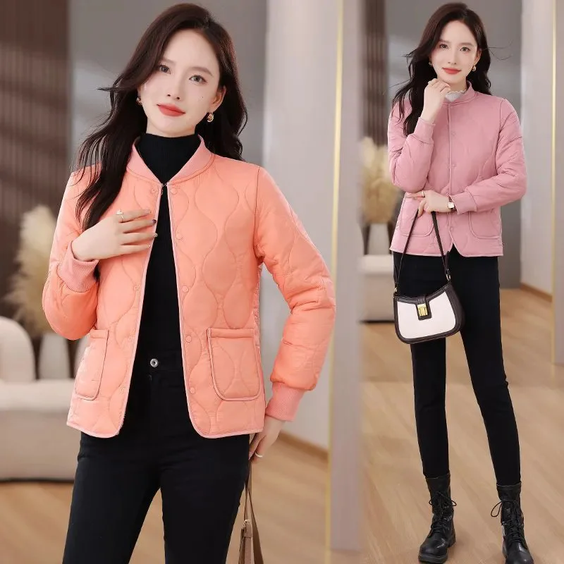 2025 nuevo abrigo de algodón para mujer moda Otoño Invierno chaquetas señoras corto añadido terciopelo grueso mantener caliente prendas de vestir exteriores Tops