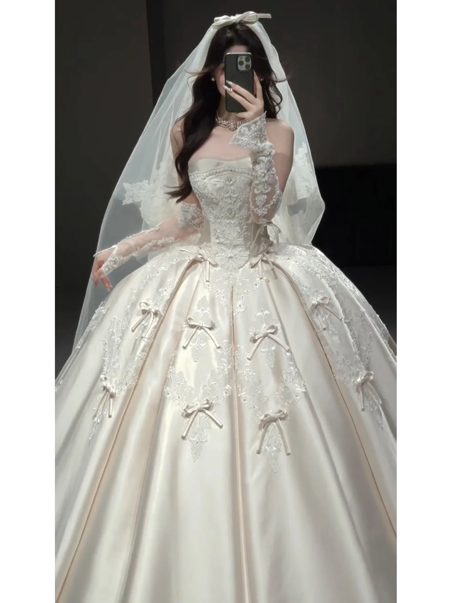 

Атласное свадебное платье без бретелек с вышивкой, в дворцовом стиле, с длинным шлейфом, со средней талией, для молодых невест...