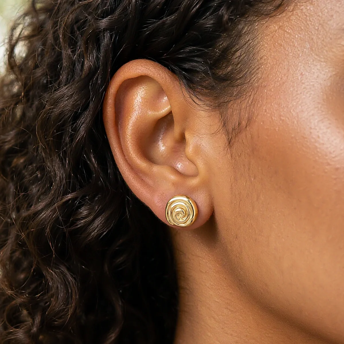 Vintage Elegant Rose Stud Earrings 18K Gold Plated Stainless Steel Screw Back Waterproof Anti Tarnish Sophisticated Women Jewelr