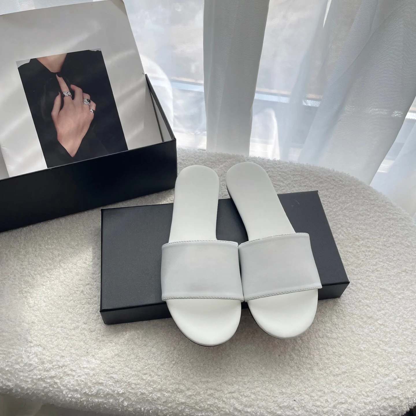 

Luxury Brand Flat Sandals Casual Slides Beach Footwear Women's Slides Genuine Leather Premium Outdoor Sandals Fashion Slides