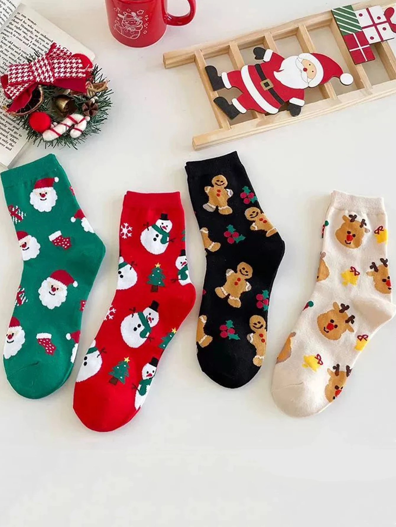 4 أزواج من الجوارب الشتوية لعيد الميلاد، هدايا عيد الميلاد، جوارب سجادة دافئة، جوارب أرضية ناعمة على شكل رجل ثلج كرتوني قابلة للتنفس #5