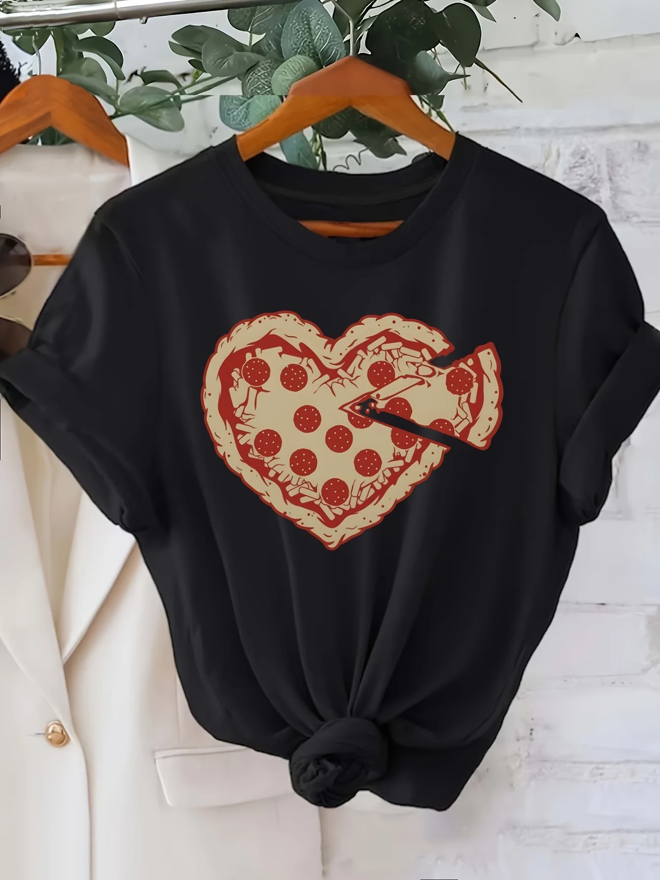 

Women Heart-shaped Pizza Printed T-shirt Round Neck Summer Short Sleeved Top Casual Fitting T-shirt Soft Women Clothing