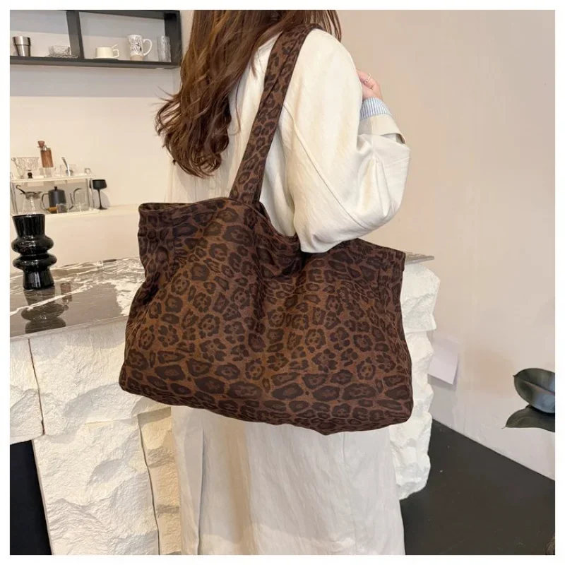 

Luxury Women's Crossbody-Bag Crafted From Premium Leather Boasting Famous Designer Inspired And Casual Vintage Look​